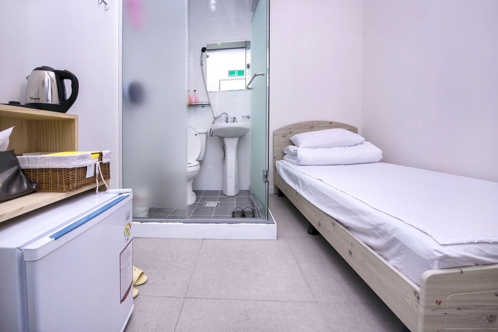 24 Guesthouse Kyunghee University Seoul Bagian luar foto